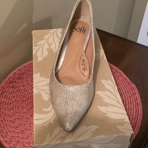 Goldish tan colored pumps.. Size 8 made by Softi. In perfect shape.